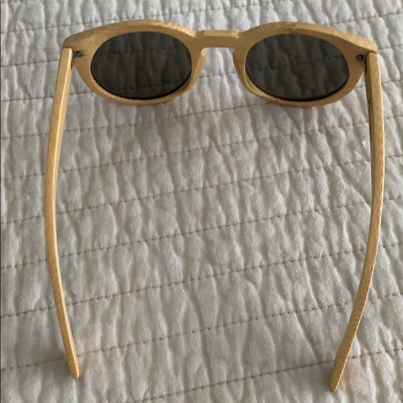 Rio Wood Frame Sunglasses - Picture 4 of 5